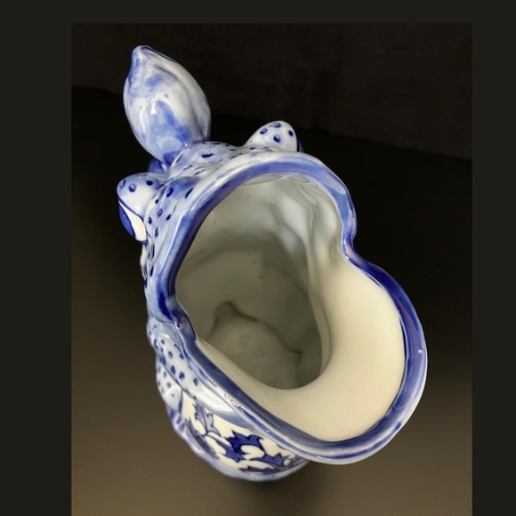 Vintage Blue White Porcelain Ceramic Frog Pitcher Vase - Picture 4 of 5